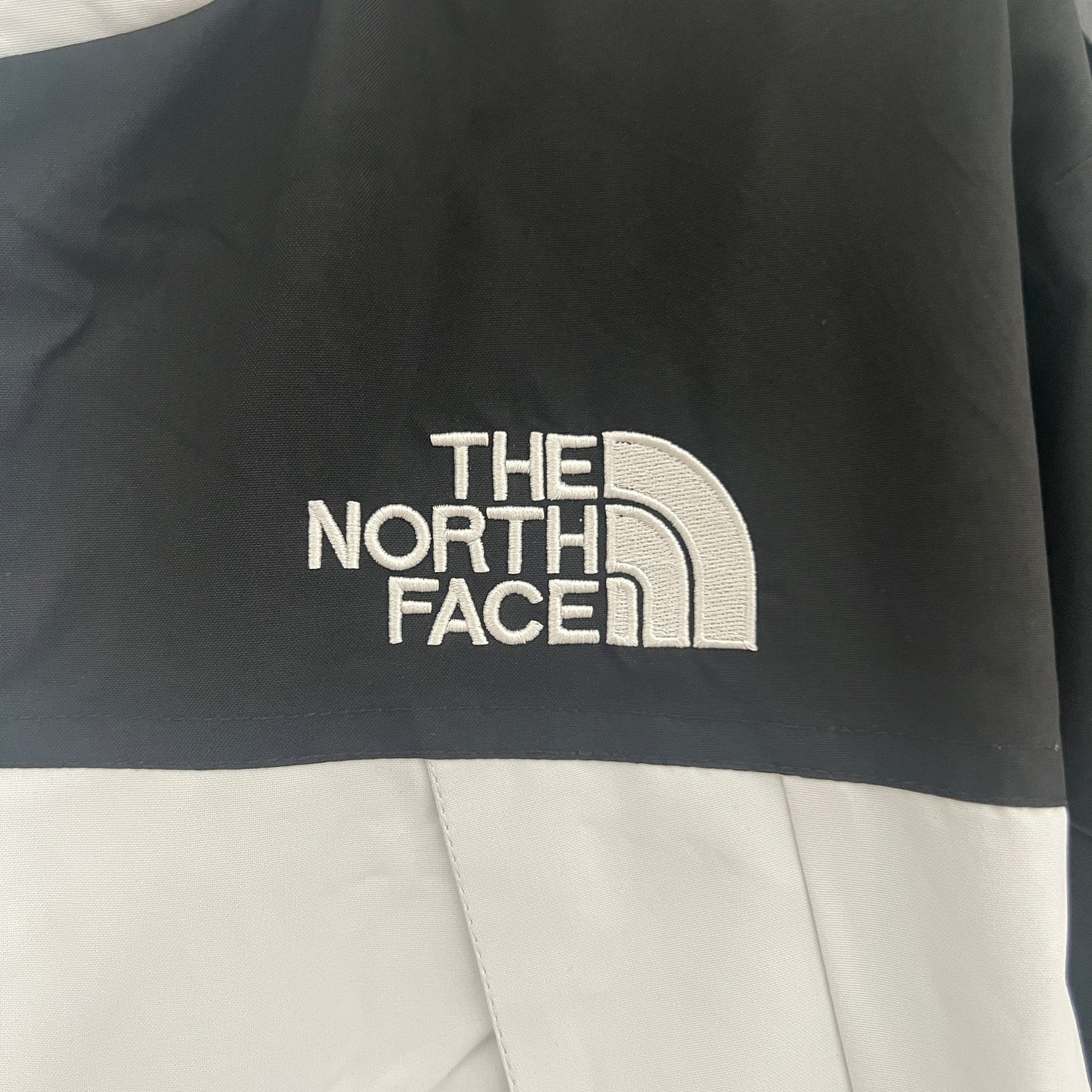 The North Face Windbreaker White & Black