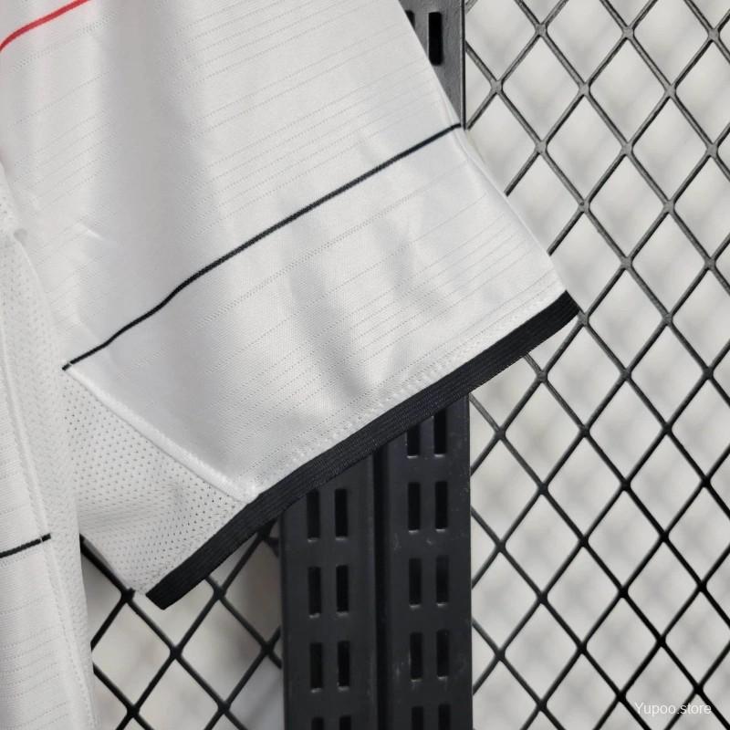 Manchester United Away 04/06